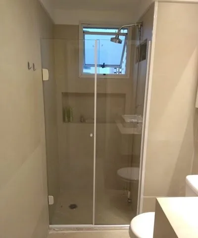 Box de abrir, uma folha fixa e uma porta de giro